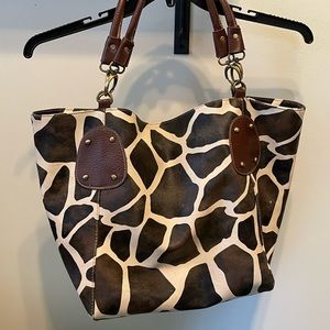 Giraffe print shoulder bag